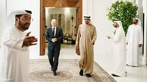 Bundeskanzler Olaf Scholz mit Mohammed bin Salman al-Saud, Kronprinzen des Königreiches Saudi-Arabien.