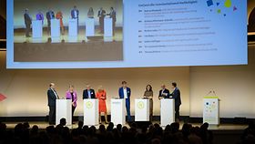 Auf der Jahreskonferenz des Rates für Nachhaltige Entwicklung in Berlin kommen jedes Jahr rund 1.000 hochrangige und engagierte Vertreterinnen und Vertreter zusammen.