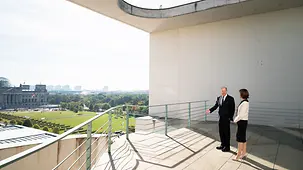 Federal Chancellor Olaf Scholz in conversation with President Maia Sandu of Moldova on the terrace of the Chancellery.