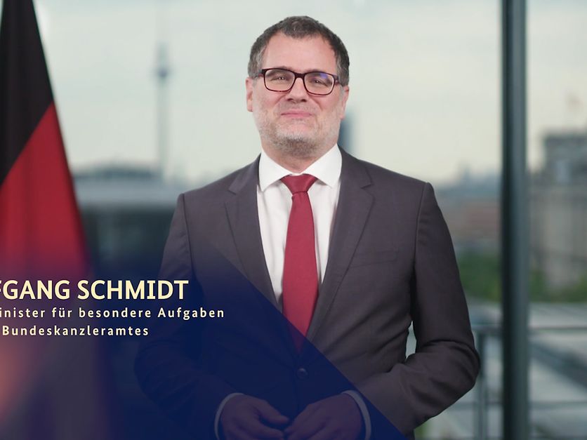 Bundesminister für besondere Aufgaben Wolfgang Schmidt zum Tag der deutschen Einheit
