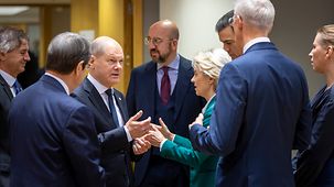 Federal Chancellor Olaf Scholz in talks with EU heads of state and government.