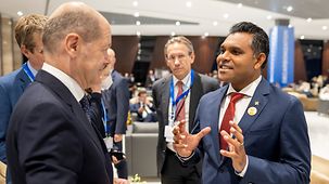 Bundeskanzler Olaf Scholz mit dem Vizepräsident der Malediven, Faisal Naseem, bei der Weltklimakonferenz COP27