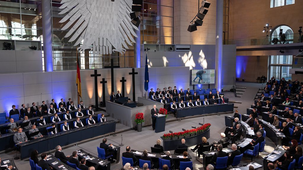 Gedenkveranstaltung zum Volkstrauertag im Bundestag.