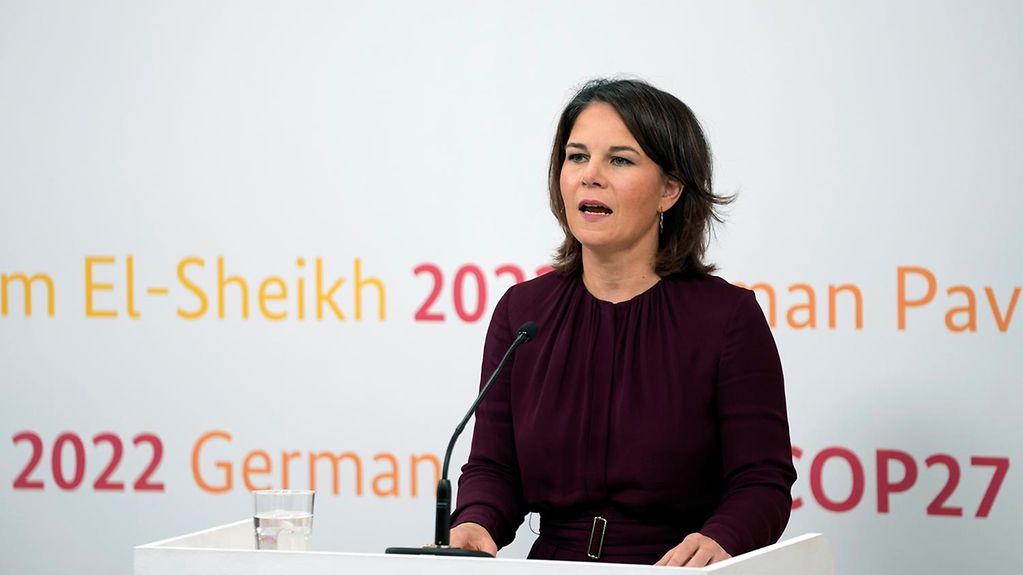 Außenministerin Annalena Baerbock hält eine Rede bei der Weltklimakonferenz.
