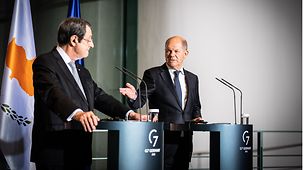 Bundeskanzler Olaf Scholz mit Nikos Anastasiadis, Griechenlands Staatspräsident.