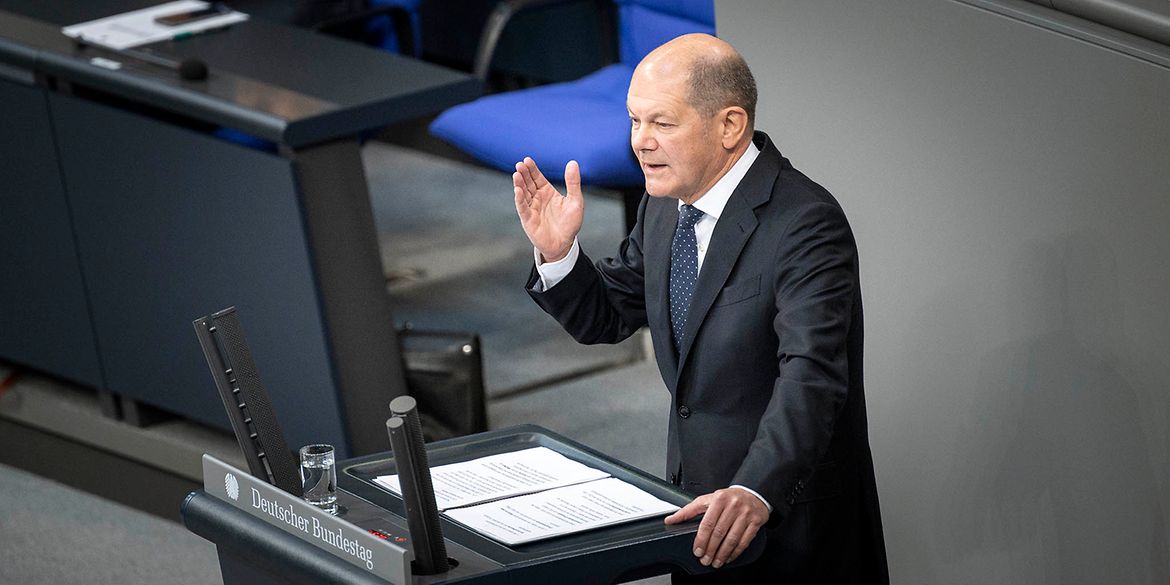 Le chancelier fédéral lors de son discours sur le budget au Bundestag