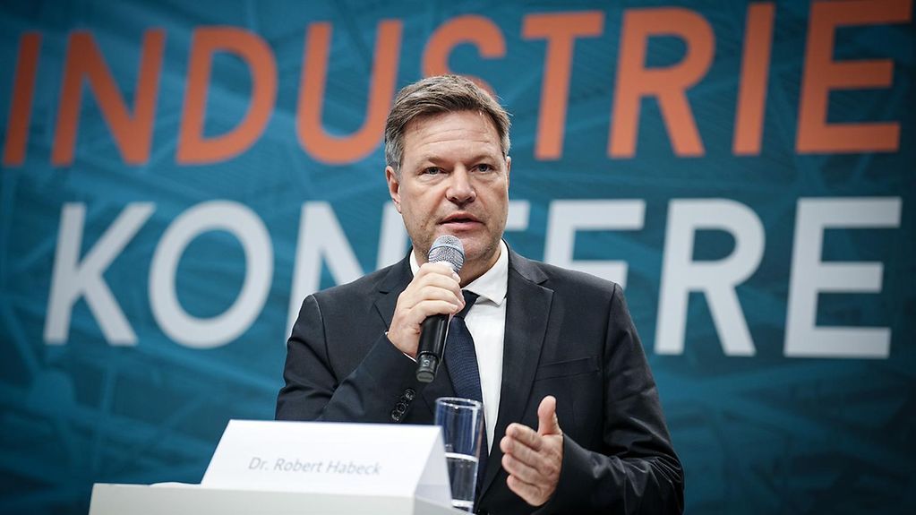 Bundeswirtschaftsminister Habeck hält eine Pressekonferenz anlässlich der Industriekonferenz 2022 des Bundeswirtschaftsministeriums.