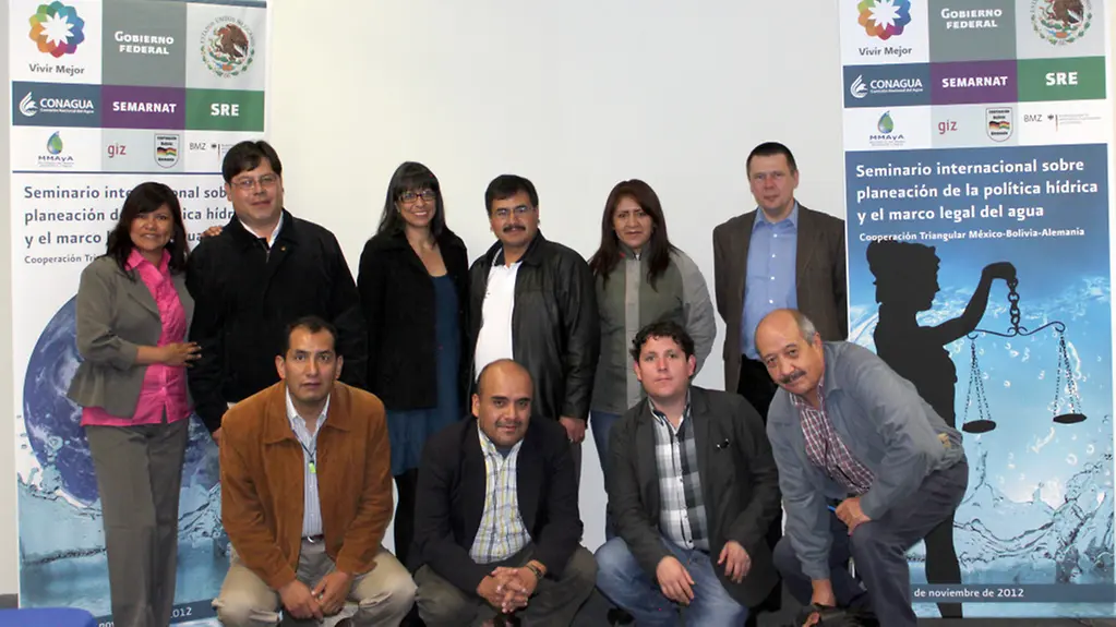Gruppenbild - Teilnehmer eines internationalen Seminars zur Reform des Wassersektors.