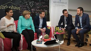La chancelière fédérale Angela Merkel visite la Startup Haus