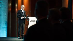 Bundeskanzler Olaf Scholz hält eine Rede beim Festakt "70 Jahre Ostausschuss der deutschen Wirtschaft“