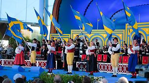 Schweden in traditioneller Kleidung anlässlich des Nationalfeiertags
