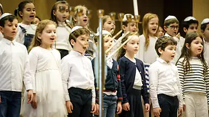 Chor singt bei Chanukka-Feierstunde.