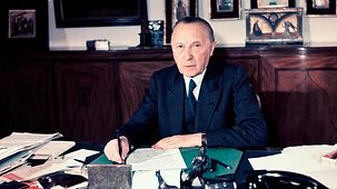 Sur la photo, on voit le chancelier Konrad Adenauer.