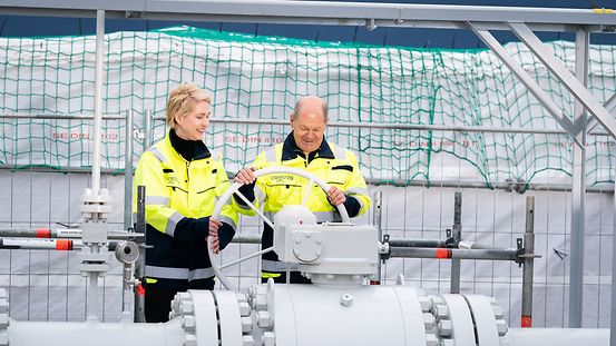 Scholz and Schwesig at the inauguration of an LNG terminal