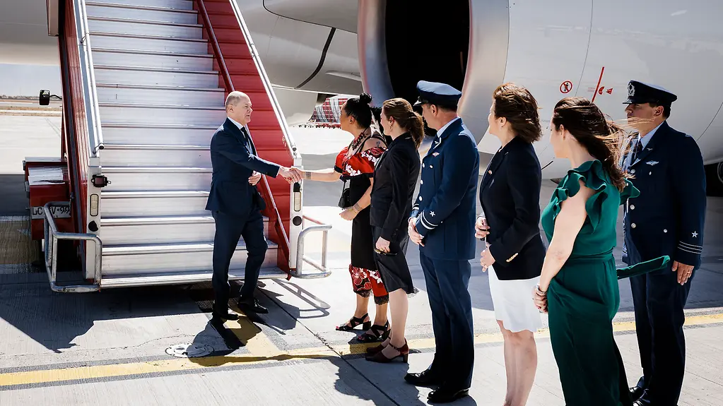 Kanzler Scholz bei Ankunft in Chile.