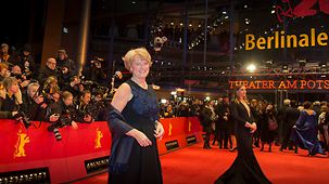 Kulturstaatsministerin Monika Grütters bei der Eröffnung der Internationalen Filmfestspiele Berlin auf dem Roten Teppich.