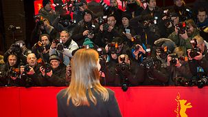 Fotografen auf dem Roten Teppich zur Eröffnung der Internationalen Filmfestspiele Berlin.