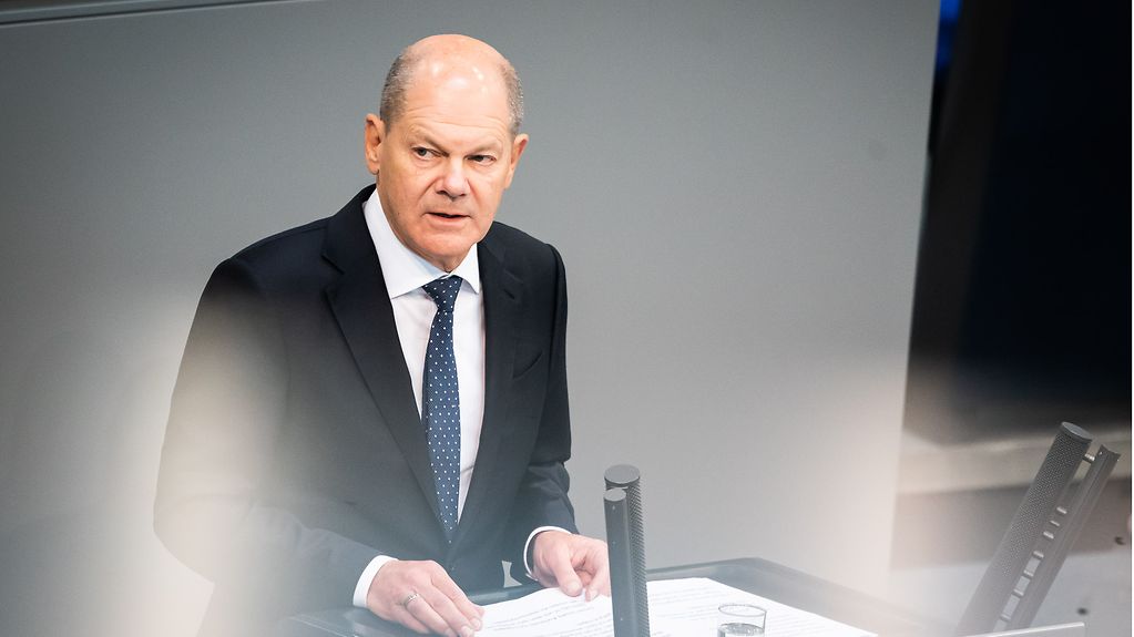 Federal Chancellor Olaf Scholz giving a government statement in the Bundestag.