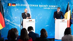 Bundeskanzler Olaf Scholz mit Alexander De Croo, Belgiens Premierminister, beim belgisch-deutschen Energietreffen.