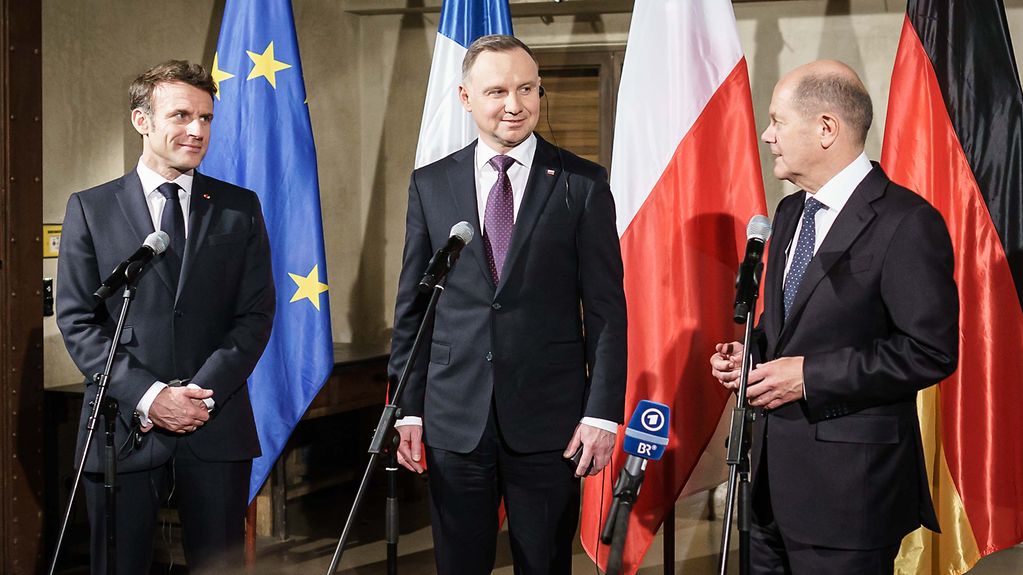 Le chancelier fédéral Olaf Scholz au côté du président français Emmanuel Macron et du président polonais Andrzej Duda
