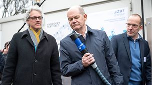 Bundeskanzler Olaf Scholz beim Zentrum für Brennstoffzellentechnik.
