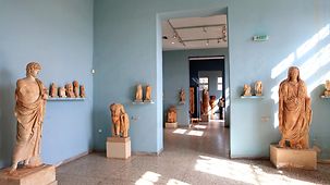 Blick in das Museum mit Statuen des antiken Griechenland in Efesina.