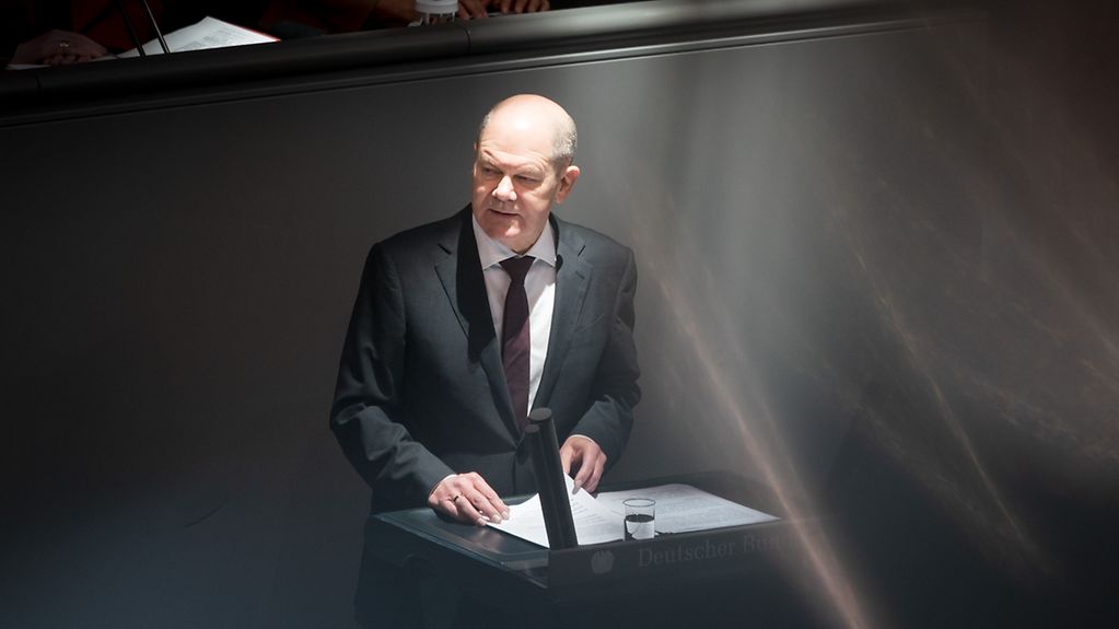 Le chancelier fédéral Olaf Scholz s’exprime devant le Bundestag.