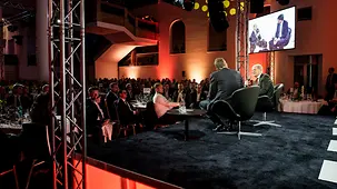 Bundeskanzler Olaf Scholz im Gespräch mit dem Chefredakteur der Rheinischen Post, Moritz Döbler, im Ständehaus in Düsseldorf.