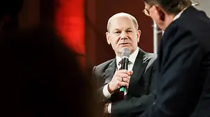 Federal Chancellor Olaf Scholz in discussion with the Editor-in-Chief of Rheinische Post, Moritz Döbler, at the Ständehaus in Düsseldorf.