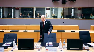 Federal Chancellor Olaf Scholz at a meeting of the EU Council.