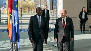 Bundeskanzler Olaf Scholz mit dem Staatspräsidenten der Republik Kenia, William Ruto.