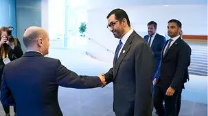 Bundeskanzler Olaf Scholz mit Dr. Sultan Al Jaber. 