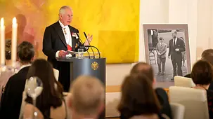 König Charles III. uspricht beim Staatsbankett
