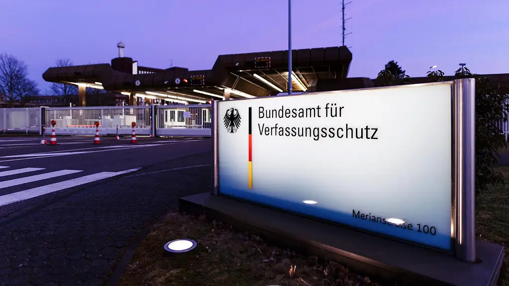 Bundesamt für Verfassungsschutz in Köln. 