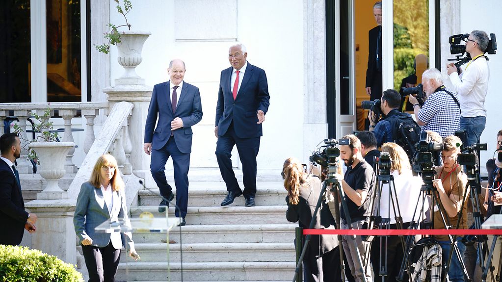 Le chancelier fédéral Olaf Scholz et le premier ministre portugais António Costa lors de leur conférence de presse à Lisbonne