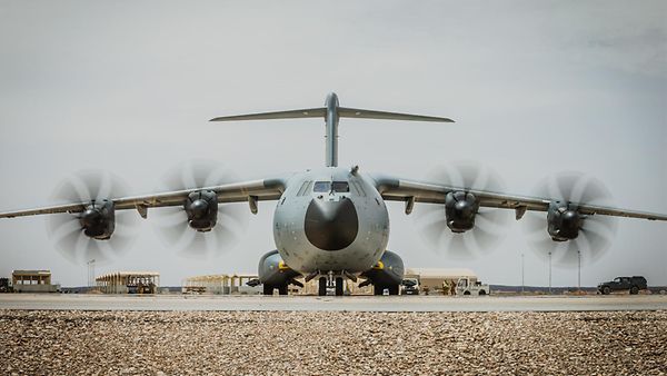 Soldaten starten mit dem Transportflugzeug A400M in Al-Asrak/Jordanien zur milit�rische Evakuierungsoperation in den Sudan.