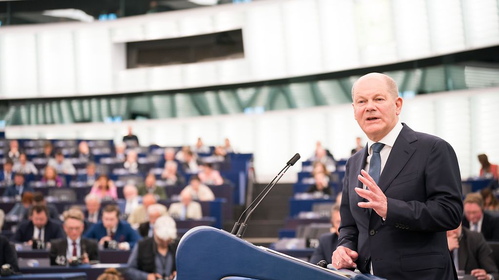 Federal Chancellor Scholz addressing the European Parliament in Strasbourg.