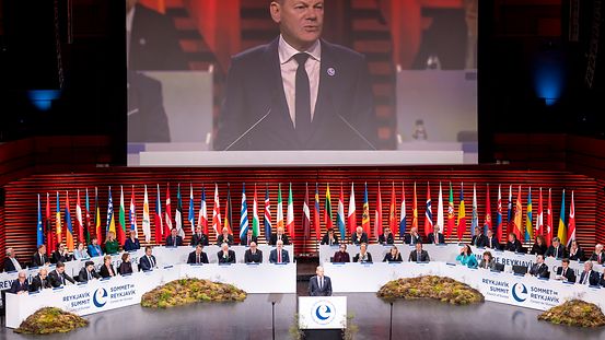 Le chancelier fédéral Olaf Scholz pendant son discours lors du sommet du Conseil de l’Europe à Reykjavik