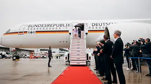 Bundeskanzler Olaf Scholz kommt in Japan an.