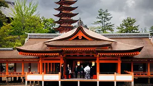 Gebetshalle des Itsukushima-Schrein auf der japanischen Insel Miyajima.
