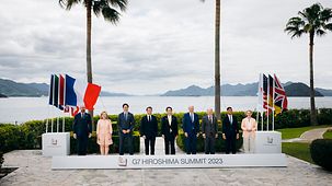 Familienfoto der Staats- und Regierungschefs der G7 in Hiroshima auf der so genannten Ozeanterrasse.