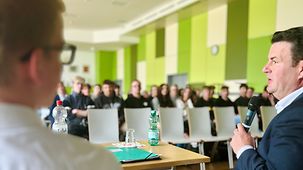 Bundesminister Hubertus Heil EU-Projekttag an Schulen in Peine