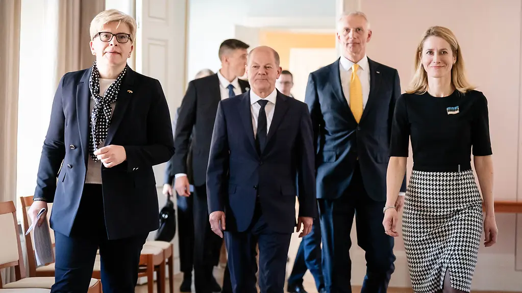 Le chancelier fédéral Olaf Scholz en compagnie de ses homologues Kaja Kallas (Estonie), Ingrida Šimonytė (Lituanie) et Krišjānis Kariņš (Lettonie) 