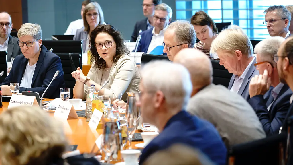 Sarah Ryglewski, Staatsministerin für die Bund-Länder-Koordination, spricht beim Forum Nachhaltigkeit.
