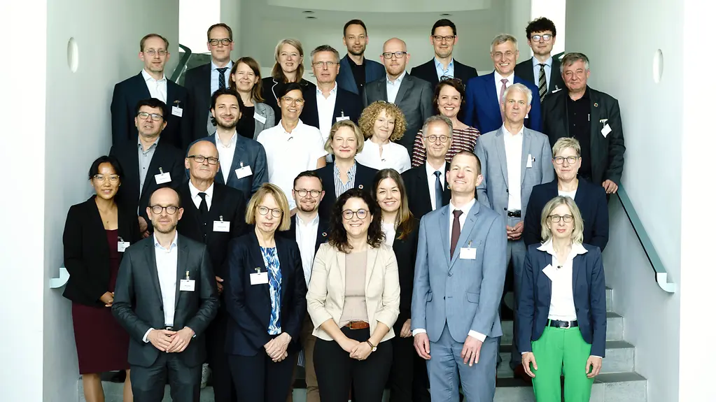 Staatsministerin Ryglewski im Kreis der Ressortkoordinatorinnen und -koordinatoren