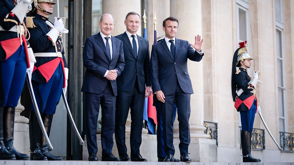Le chancelier fédéral Olaf Scholz aux côtés des présidents français et polonais 