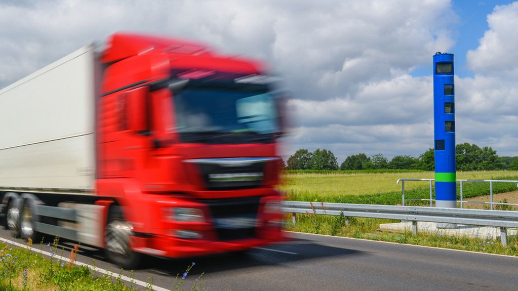Speeding lorry next to a toll control point on a federal road.