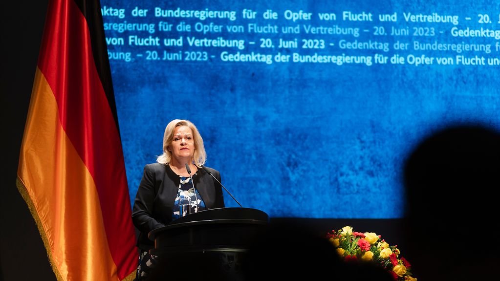 Innenministerin Nancy Faeser spricht beim Gedenktag für Flucht und Vertreibung im Konzerthaus in Berlin.