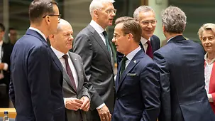 Bundeskanzler Olaf Scholz im Gespräch bei einem Treffen des Europäischen Rats.