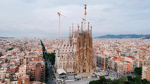 Spain, Catalonia, Barcelona, Aerial view of Sagrada Familia basilica